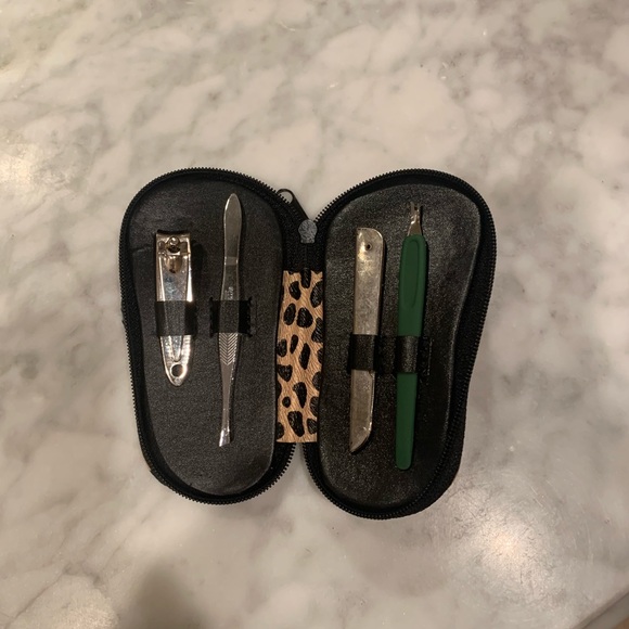 Manicure Set with Stainless Steel Clippers, file, tweezer, and pick - Picture 4 of 6